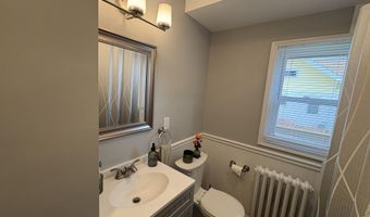 154 8th St A, Belford, NJ 07718