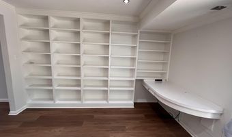 5633 INDEPENDENCE Cir, Alexandria, VA 22312