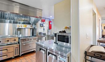 484 N DUPONT Hwy, Dover, DE 19901