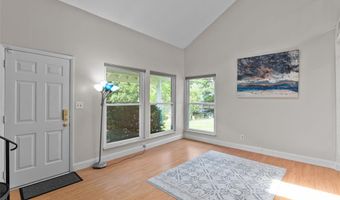 404 Applestone Dr, Ballwin, MO 63021