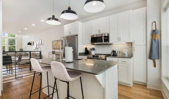 433 SW B St, Bentonville, AR 72712