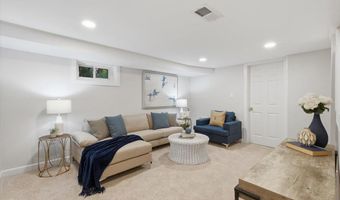 115 S IRIS St, Alexandria, VA 22304