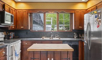 14 Lakeshore Dr, Belgrade, ME 04918