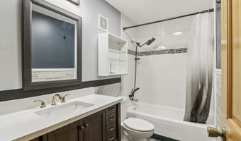 1405 E Central Rd 122C, Arlington Heights, IL 60005