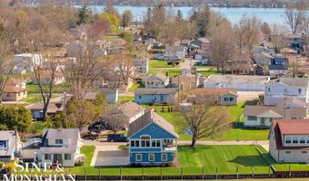 113 Roselawn St, Algonac, MI 48001