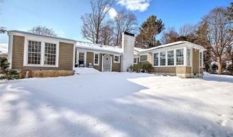 22 Lantern Ln, Barrington, RI 02806