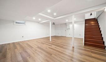 21 Oakwood Mnr, Cromwell, CT 06416