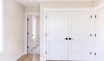 28 Carroll Ave, Newport, RI 02840
