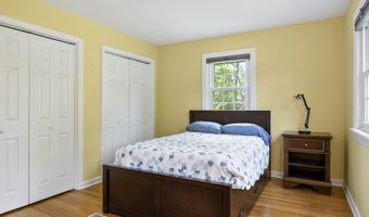 17 Schuyler Hills Rd, Albany, NY 12211
