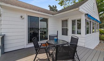 15 River Rd, Branford, CT 06405