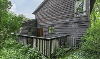 191 Parkview Dr, Aurora, OH 44202