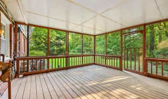 4712 SPRINGBROOK Dr, Annandale, VA 22003