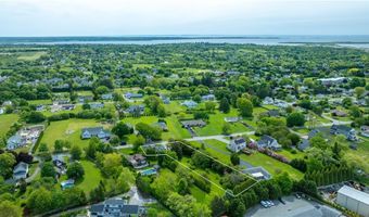 142 Honeyman Ave, Middletown, RI 02842