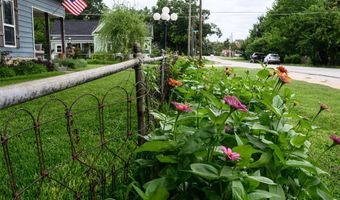 200 S Crane St, Alvord, TX 76225