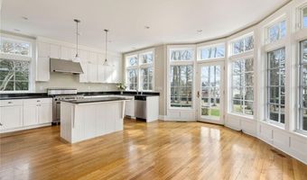 9 Ocean Lawn Ln, Newport, RI 02840