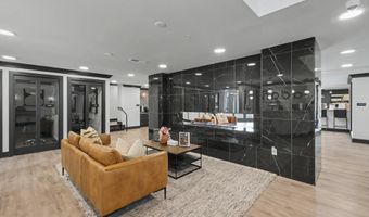701 N HENRY St 306, Alexandria, VA 22314