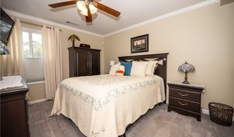 2 Southcreek Ct B, Amherst, NY 14051