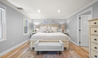 37 Birchwood Cir, Bedford, NH 03110