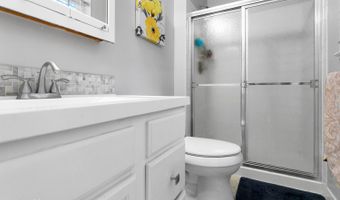 19 Stanley Ln, Middletown, NJ 07748