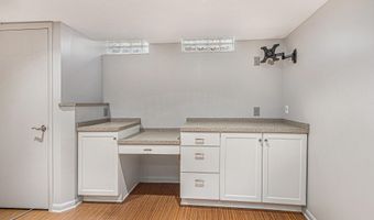 2222 Delaware Dr, Ann Arbor, MI 48103