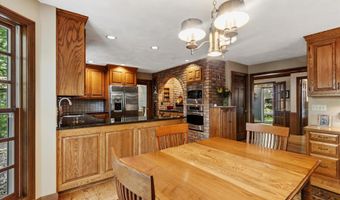 1837 S LEE St, Appleton, WI 54915