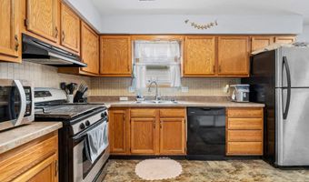 421 Manahan Dr, Angola, IN 46703