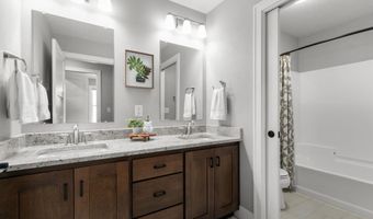 5644 N SUMMERLAND Dr, Appleton, WI 54913