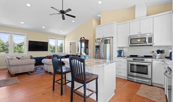 21358 OAK Ln, Aurora, OR 97002