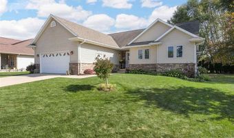 149 Country Club Ct, Anamosa, IA 52205