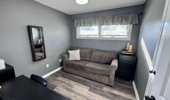 34 Venus Dr, Albany, NY 12211