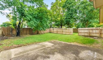 202 Big Tree Dr, Bentonville, AR 72712