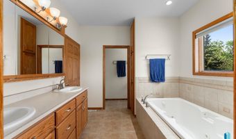 608 N Riverwood Cir, Brandon, SD 57005