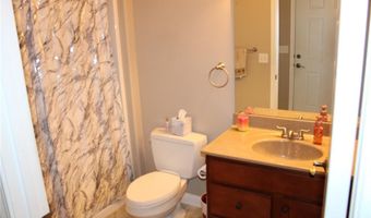 3214 E Leverett Ct, Alton, IL 62002