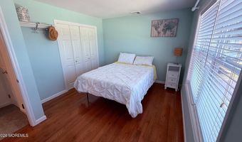 6 Spring St, Beachwood, NJ 08722