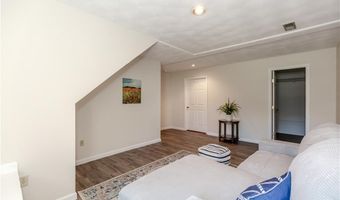 136 Hope Hill Ter, Cranston, RI 02921