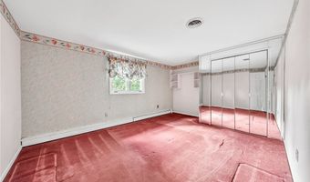 8 Countryside Ct, Amherst, NY 14221