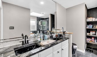 20 Regency Way, Manalapan, NJ 07726