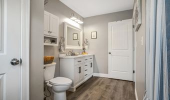 40 Knoll Crest Dr, Bangor, ME 04401
