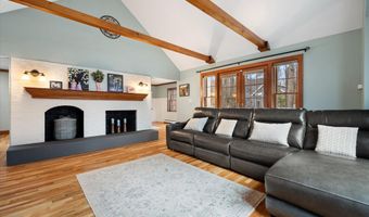 43 Darling Parke Dr, Bangor, ME 04401