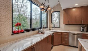 6 Williamsburg Ln, Bedford, NH 03110