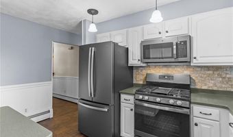 43 Peckham Pl, Bristol, RI 02809