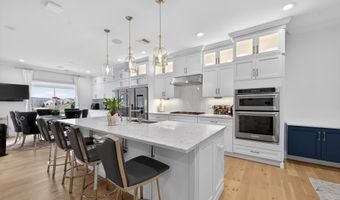 5 Brentwood Cir, Danbury, CT 06810