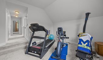 6323 Woodleigh Oaks Dr, Charlotte, NC 28226