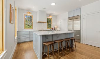 349 SE 4th St, Bentonville, AR 72712