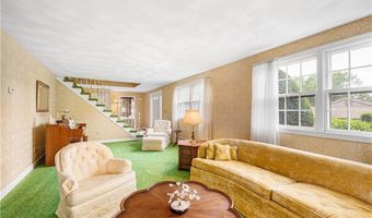 1 Edelweiss Ave, Lincoln, RI 02865