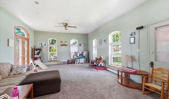922 3rd Ave, Ackley, IA 50601