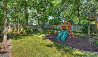 1617 Hawthorne Ln, Charlotte, NC 28205