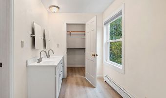1909 N NICHOLAS St, Appleton, WI 54914