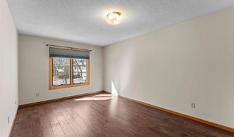 8405 137th Ct, Apple Valley, MN 55124