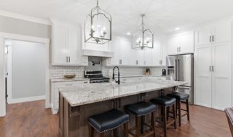 116 Bowery Ln, Albertville, AL 35950